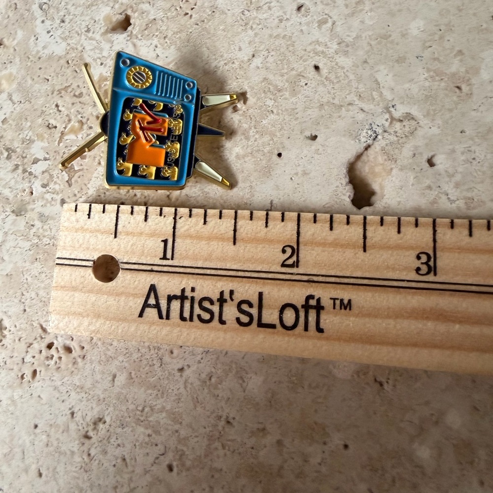 MTV Retro Logo Pin | Blue & Gold Music Television Vintage Enamel Brooch - Picture 4 of 4